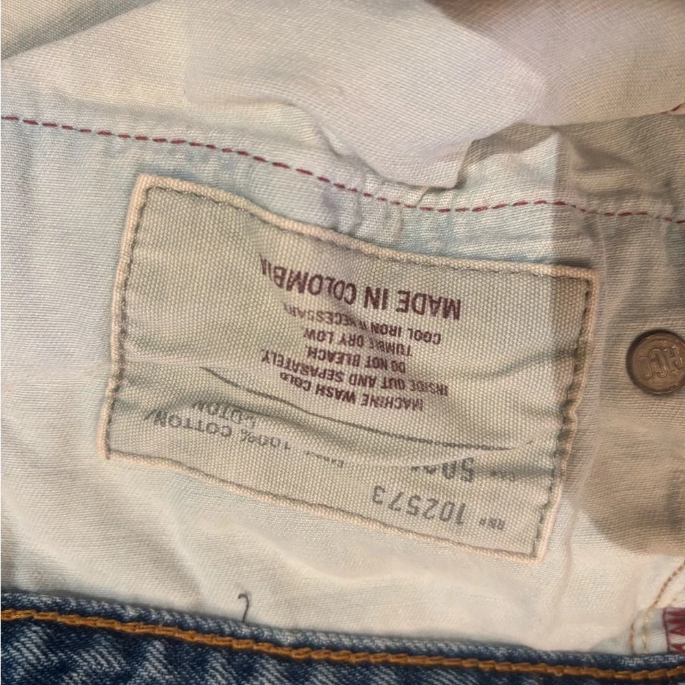 Distressed Hollister Jeans‎